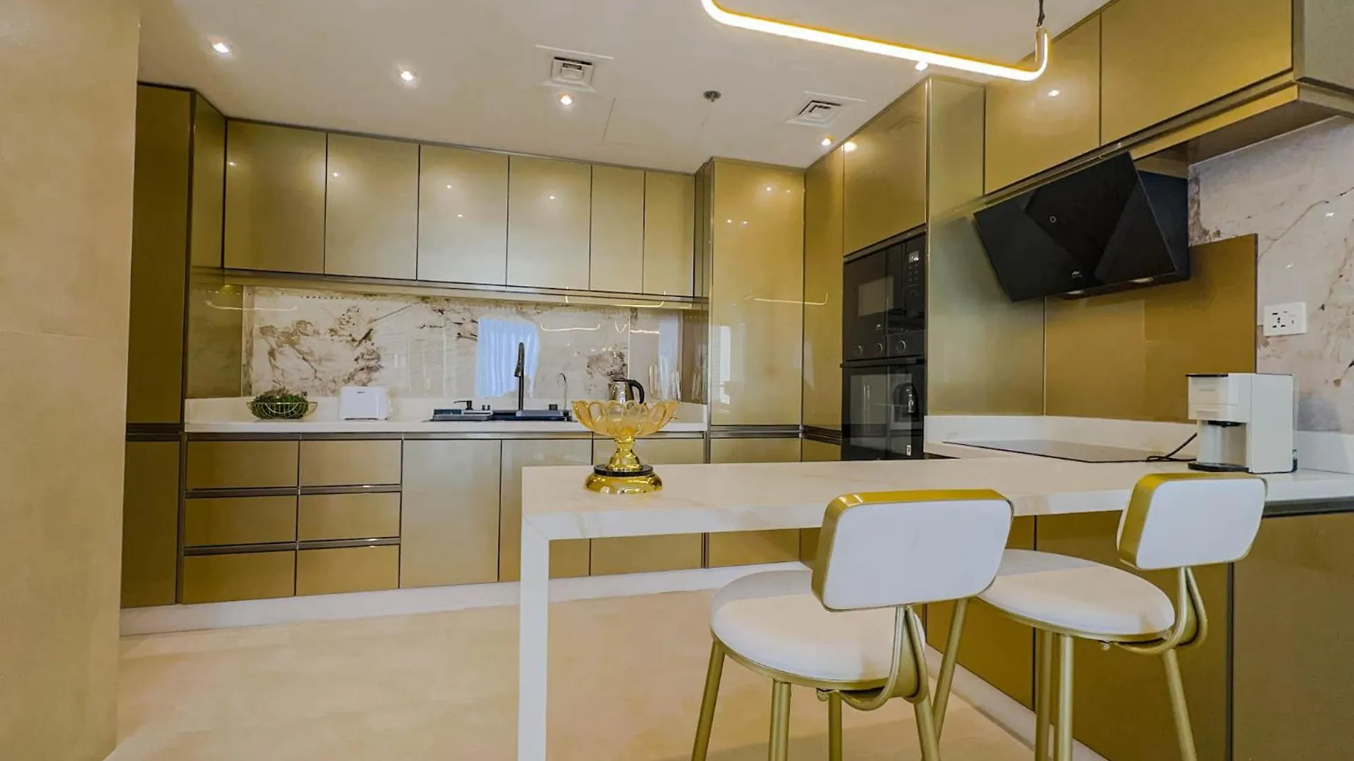 Beachfront Bliss 2Br Apartment In Shams 2 Dubai