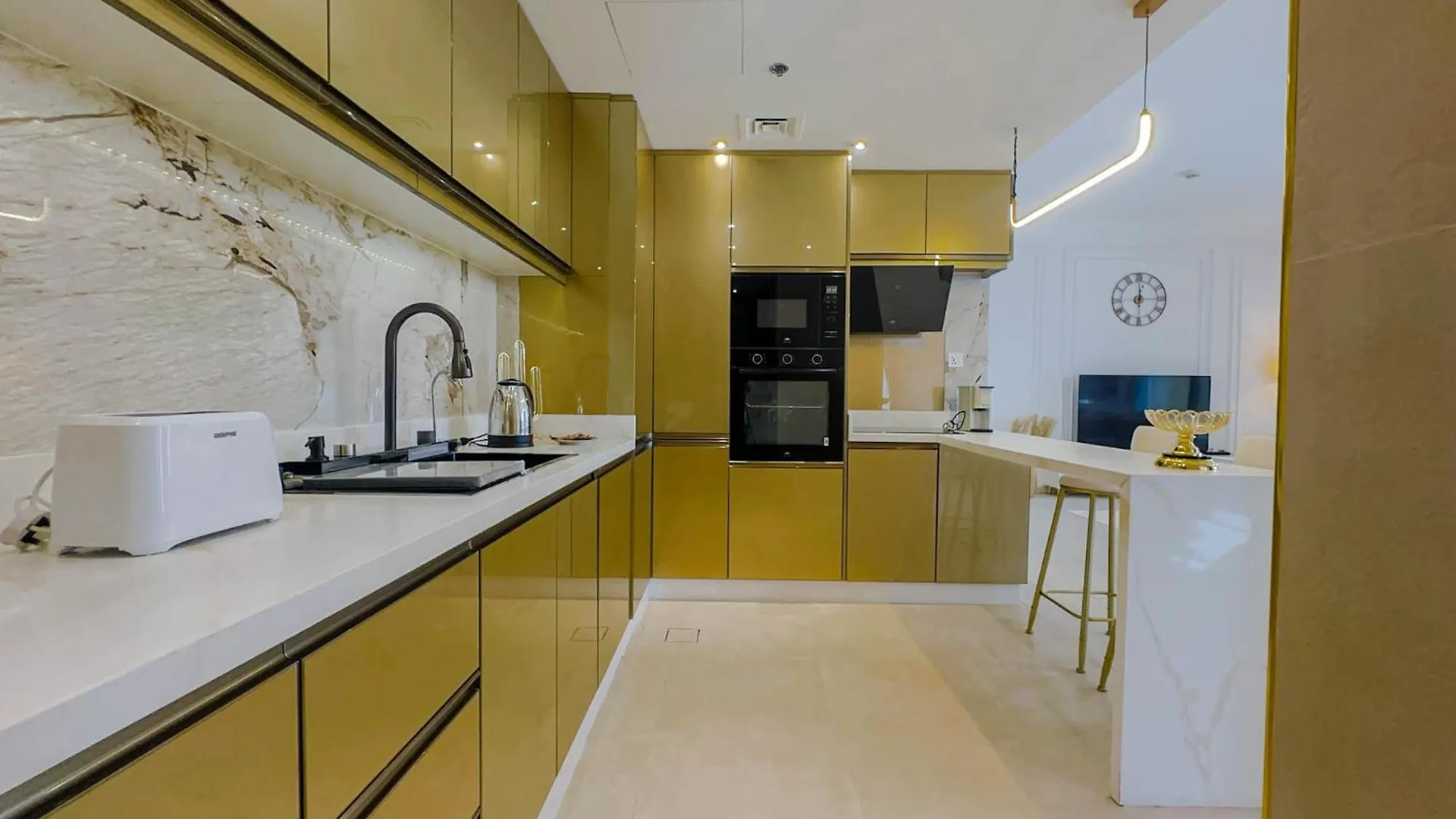 Beachfront Bliss 2Br Apartment In Shams 2 Dubai